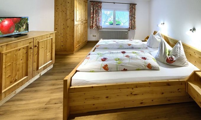 Grafenhausen Apartment | Studio 'Doppelzimmer Nr 6' with Mountain View, Shared Garden and Wi-Fi