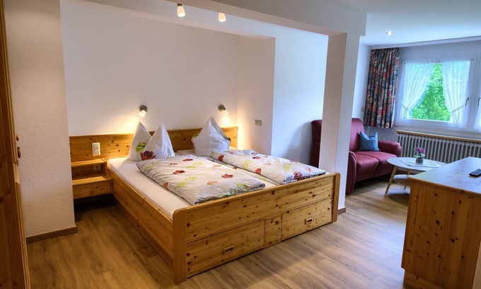 Grafenhausen Apartment | Studio 'Doppelzimmer Nr 2' with Mountain View, Shared Garden and Wi-Fi