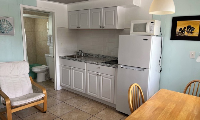 Seminole Apartment | STUDIO - EFFICIENCY #2 STEPS FROM THE BEACH