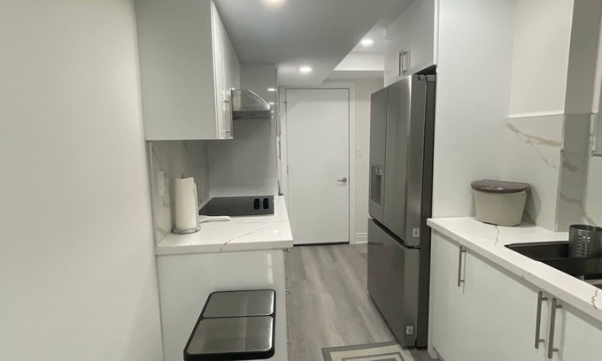 Brampton House | Studio.Emerald 33 2Beds,1.5Baths