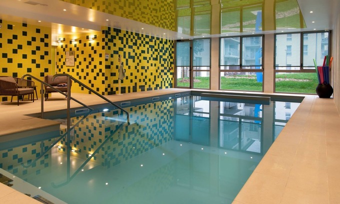 Le Puy-en-Velay Apartment | Studio Ensuite with Bath and Balcony