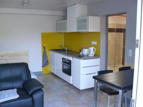 Les Sagnieres Apartment | STUDIO ENTRE SAVINES ET EMBRUN PRES DU LAC DE SERREPONçON