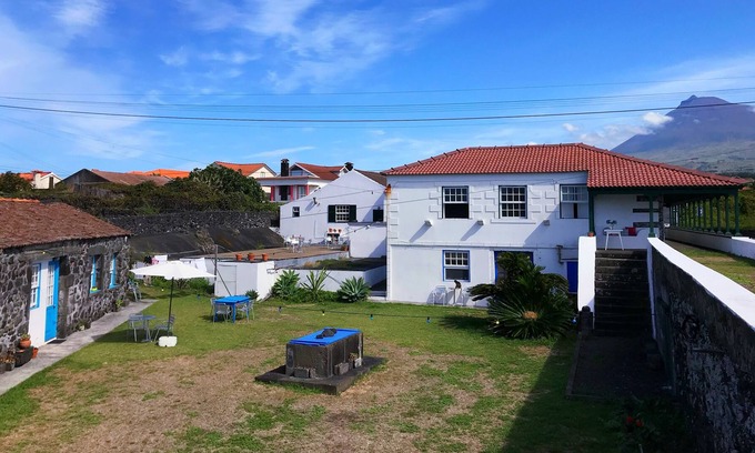 Madalena Apartment | Studio Flat in spacious garden