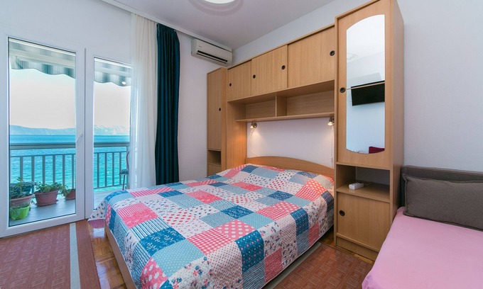 Brist Apartment | Studio flat near beach Brist, Makarska (AS-15714-a)