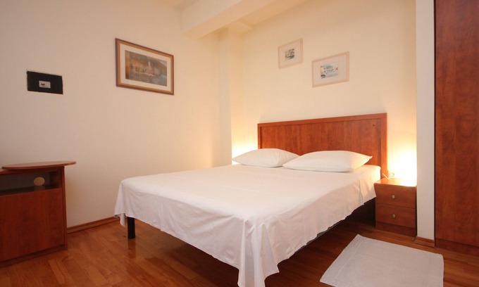 Komiza Apartment | Studio flat near beach Komiža, Vis (AS-3035-d)