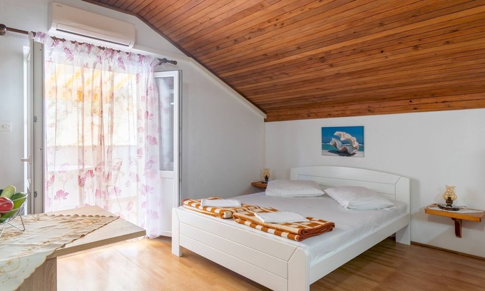 Zastrazisce Apartment | Studio flat with balcony Cove Vela Stiniva, Hvar (AS-14511-c)
