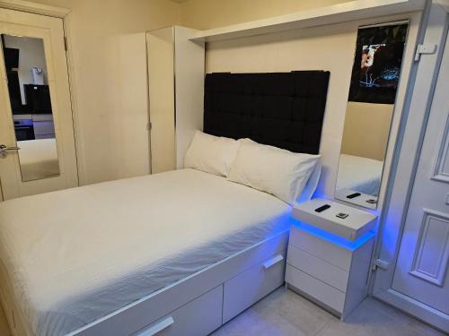 Waddon Apartment | Studio for 2Guests-Parking-Garden-NearLondon-Ac