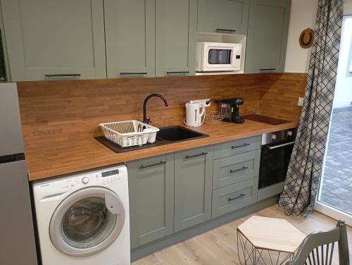 Morieres-les-Avignon Apartment | studio