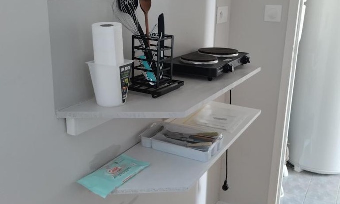 Saint-Martin-des-Tilleuls Apartment | Studio attenant a la maison principale