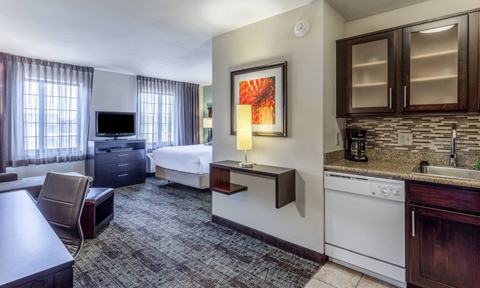 Davenport Apartment | Studio | Free Breakfast, Indoor Pool & Hot Tub