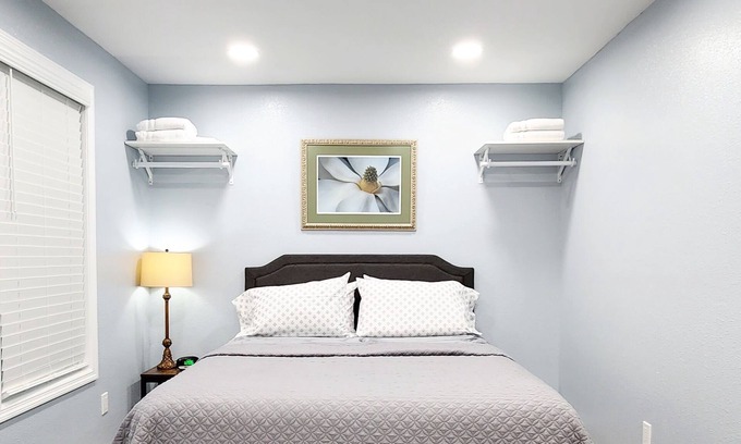 East Lake Morton Apartment | Studio "Grande"