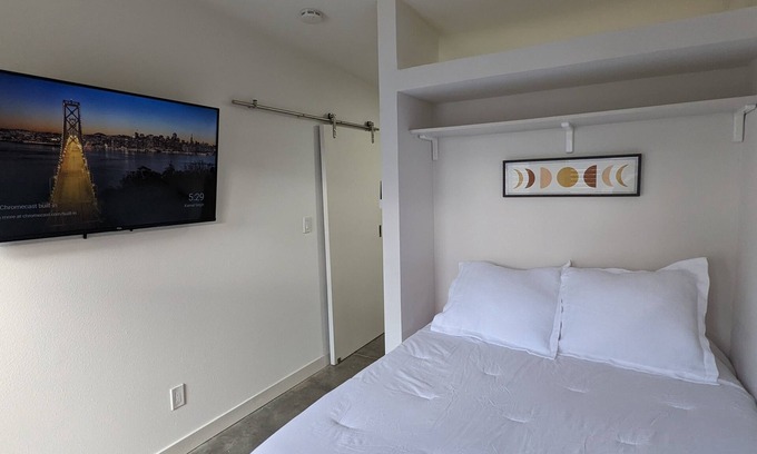 El Paso Apartment | Studio guesthouse with kitchenette in Kern Place by UTEP