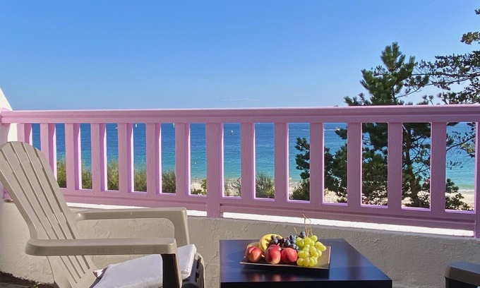Audierne Apartment | Studio in a magnificent villa with private beach access.