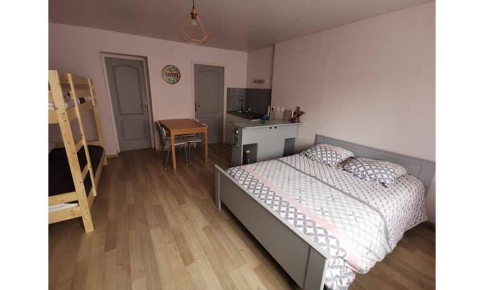 Le Puy-en-Velay Apartment | Studio in detached house - Chemin Stevenson