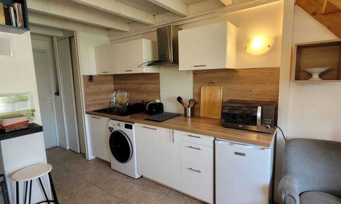 Saint-Pee-sur-Nivelle Apartment | Studio in large Basque house, town center St Pée sur Nivelle
