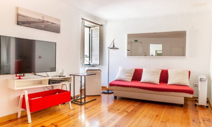 Santo Estevao Apartment | Studio in the heart of Alfama! Super Central!