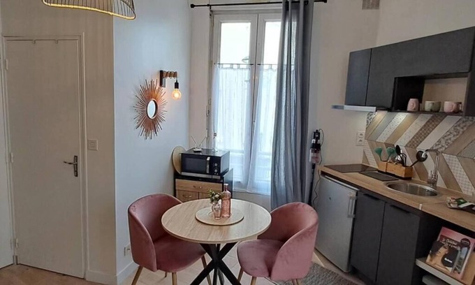 Cholet Apartment | studio in the heart of town 30 minutes from Puy du Fou park