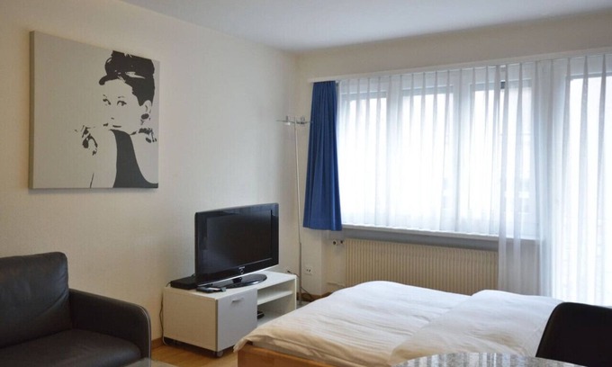 District 6 Apartment | Studio in the heart of Zurich (Crown 35)