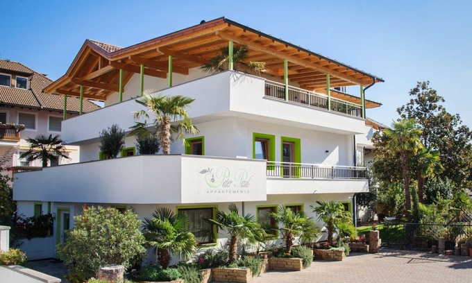 St. Pauls Apartment | Studio Apartment 'Peter Paul Penegal' with Mountain View and Shared Terrace