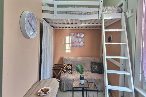Evreux Apartment | STUDIO LE SAUMON FACE GARE EVREUX