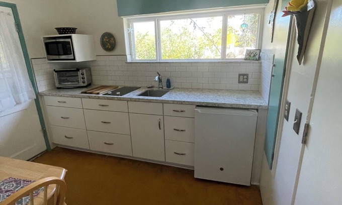 Sam Hughes Apartment | Studio located in historic neighborhood, half mile from U of A.