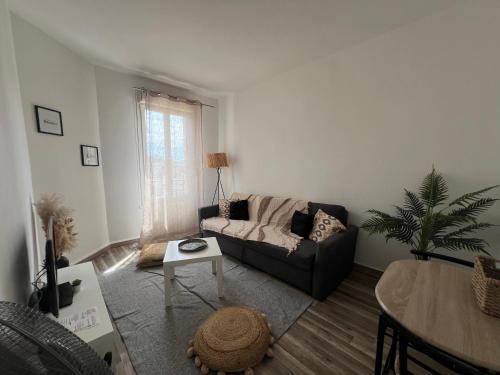 Les Pavillons-sous-Bois Apartment | Studio lumineux au bord du Canal de l'ourcq