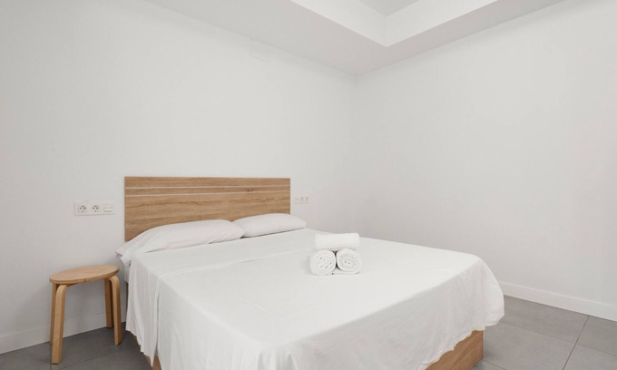 Cruz de Humilladero Apartment | Studio 'Maria Zambrano' with Wi-Fi and Air Conditioning