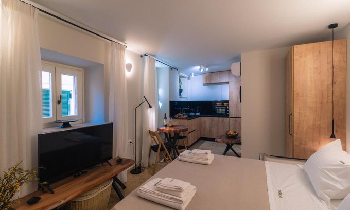 Old Town Apartment | Studio Medusa Venetian Studio in Corfu Old Town