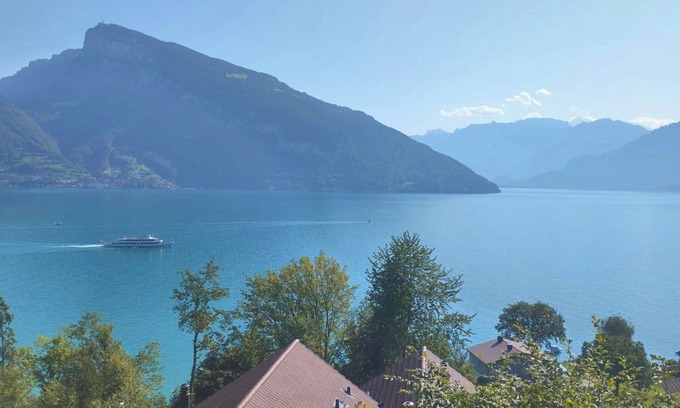 Faulensee Apartment | Studio mit Aussicht fast bis nach Interlaken/free WIFI/Parking