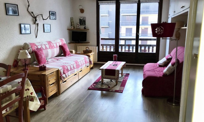 Risoul Apartment | Studio mountain corner 5 sleeps 35 m2 south 6th and last floor RISOUL 1850