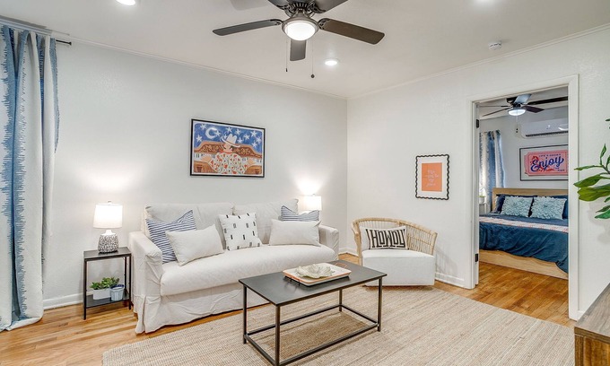 Monticello House | Studio Near 7th Street & Dickies Arena