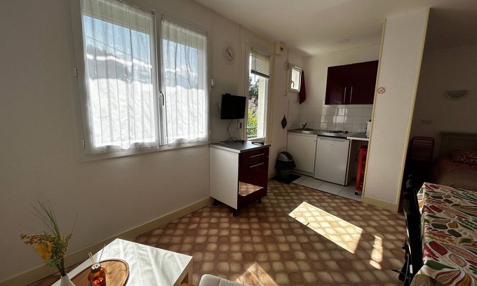 La Roche-Posay Apartment | Studio near downtown and Thermes, WIFI, parking