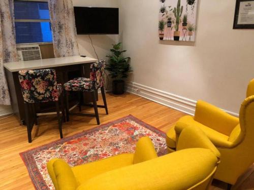 Downtown Montreal Apartment | Studio & Office -Walk anywhere Downtown + Hospital