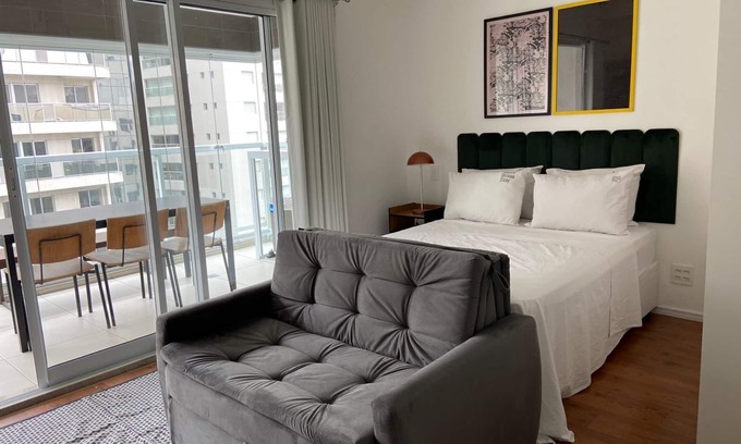 Consolacao House | Studio on Rua Augusta with AC, pool and garage.