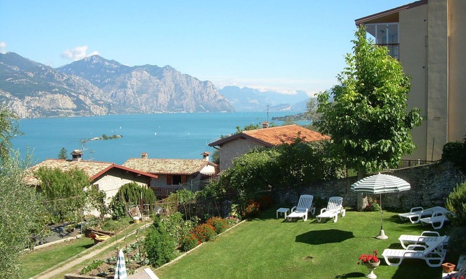 Castelletto Apartment | Studio on the ground floor in Casa Mary