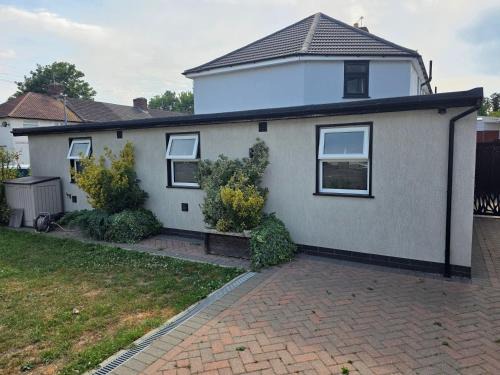 Heath Apartment | Studio one bed in Dagenham London