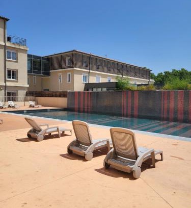 Juvignac Apartment | Studio - Piscine, proche du golf