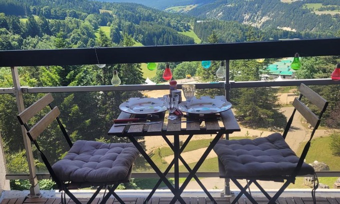 Villard-de-Lans Apartment | STUDIO plein sud "Les Arolles" Balcon de VILLARD DE LANS