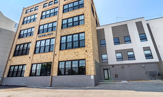 Madison House | Studio Queen in the heart of downtown.