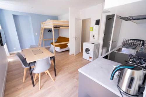 Blaye Apartment | Studio refait à neuf avec cuisine équipée R1