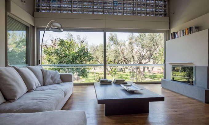 Rio House | Studio Rio: Unique space with garden and garage