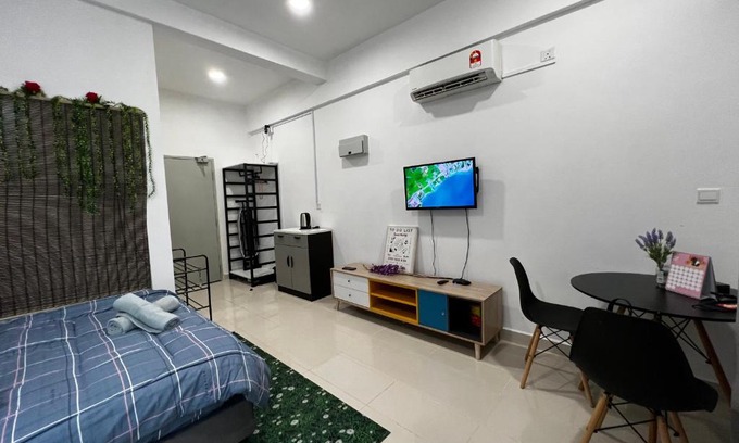 Tanjung Aru House | Studio Room, Aeropod.