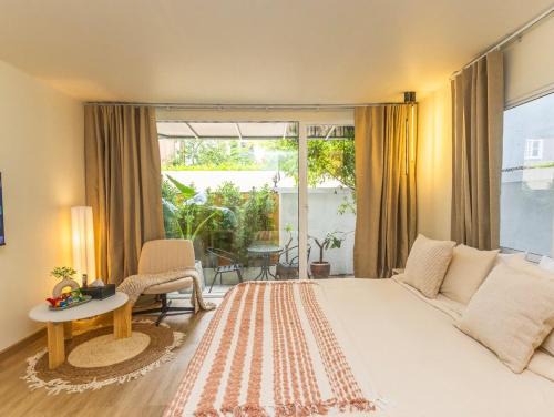 Yan Nawa Apartment | Studio room with private garden in Center Sathorn