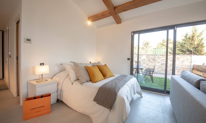 Guerrevieille Apartment | Studio sea view with private terrace 15min from Saint Tropez