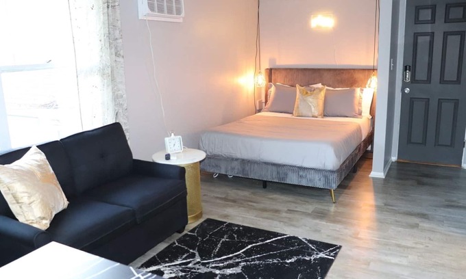 Oswego Apartment | Studio - Sleeps 3 - 2 mins from Downtown Oswego