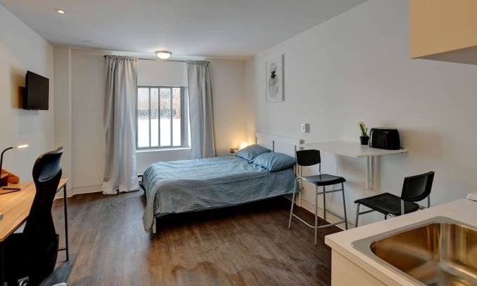 Laval Apartment | Studio Spacieux Laval, tout inclue, wifi, parking