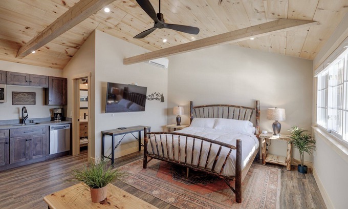 Sunapee Hotel | Studio Suite #3 at The Lodge | Minutes from Sunapee Harbor & Mount Sunapee