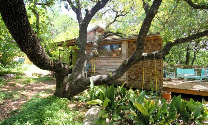 MLK Apartment | Studio SXSW Love Eastside ATX