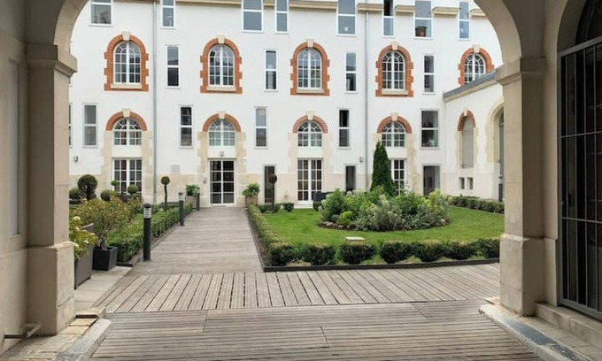 Reims City Centre Apartment | Studio Terrasse, former champagne house
