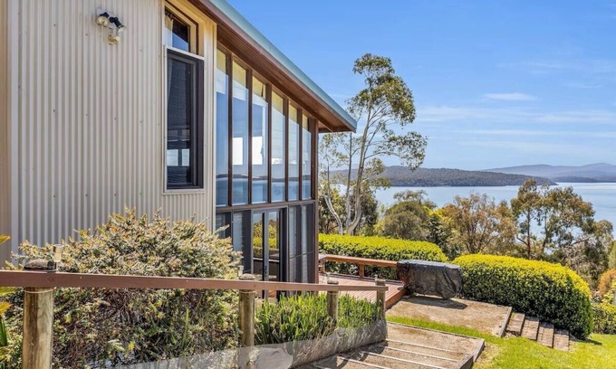 Mallacoota Apartment | Studio Views for Two People